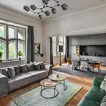 Mn6 Luxury By Adrez Praha